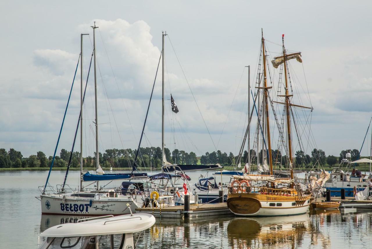 Gosciniec Rynski Mlyn Hotell Ryn  Exteriör bild